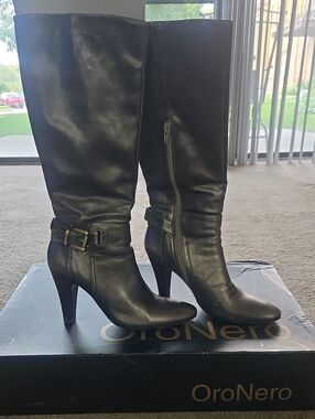 Women's Black Knee-High Leather Heeled Boots
